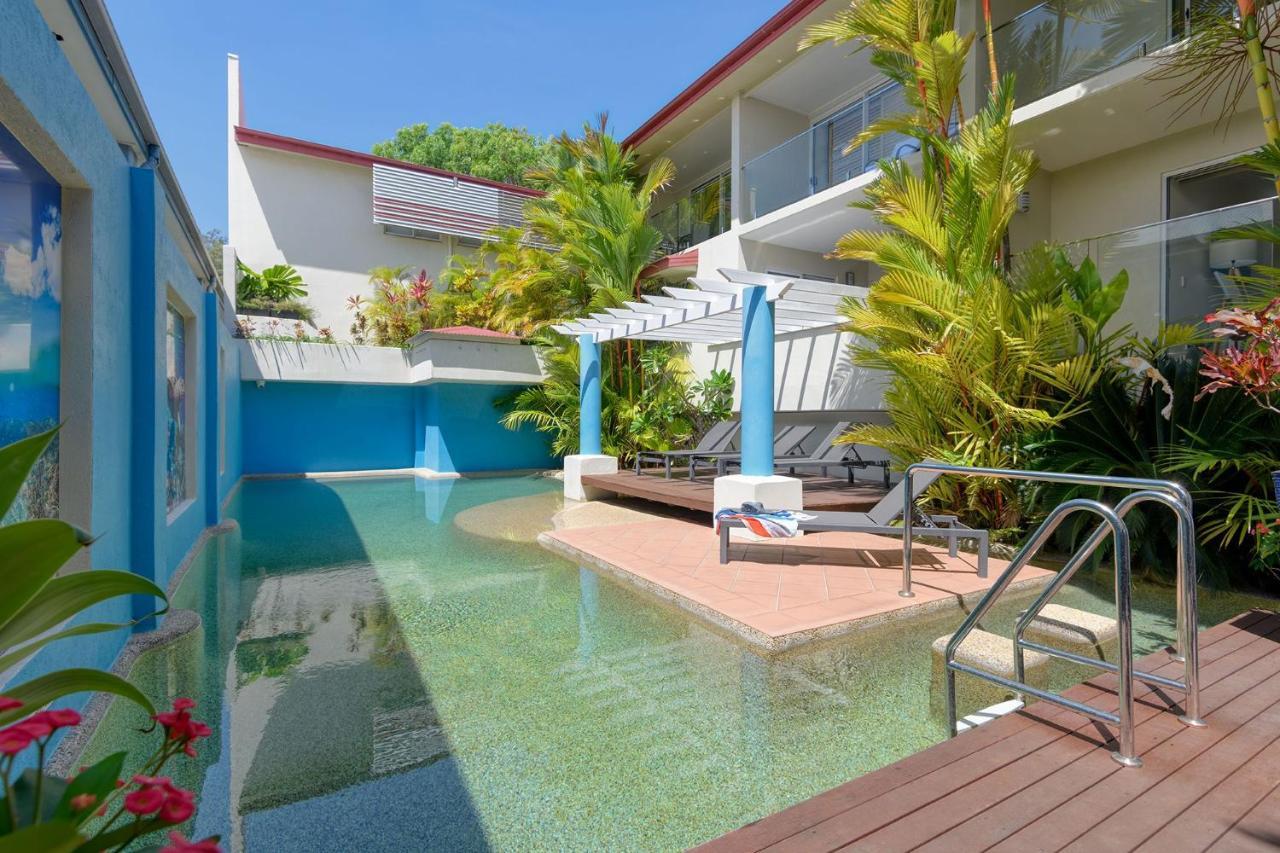 Macrossan House Boutique Holiday Apartments Порт Дуглас Экстерьер фото