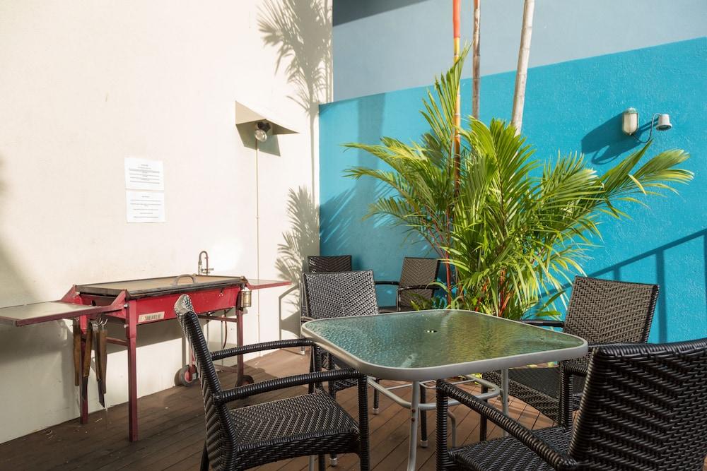 Macrossan House Boutique Holiday Apartments Порт Дуглас Экстерьер фото